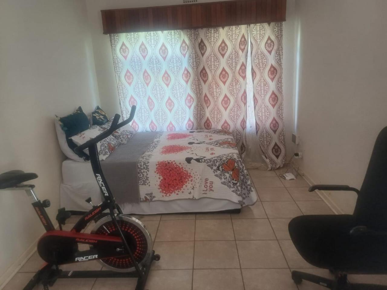 Kempton Park Lodge Birch Acres Kempton Park Bagian luar foto