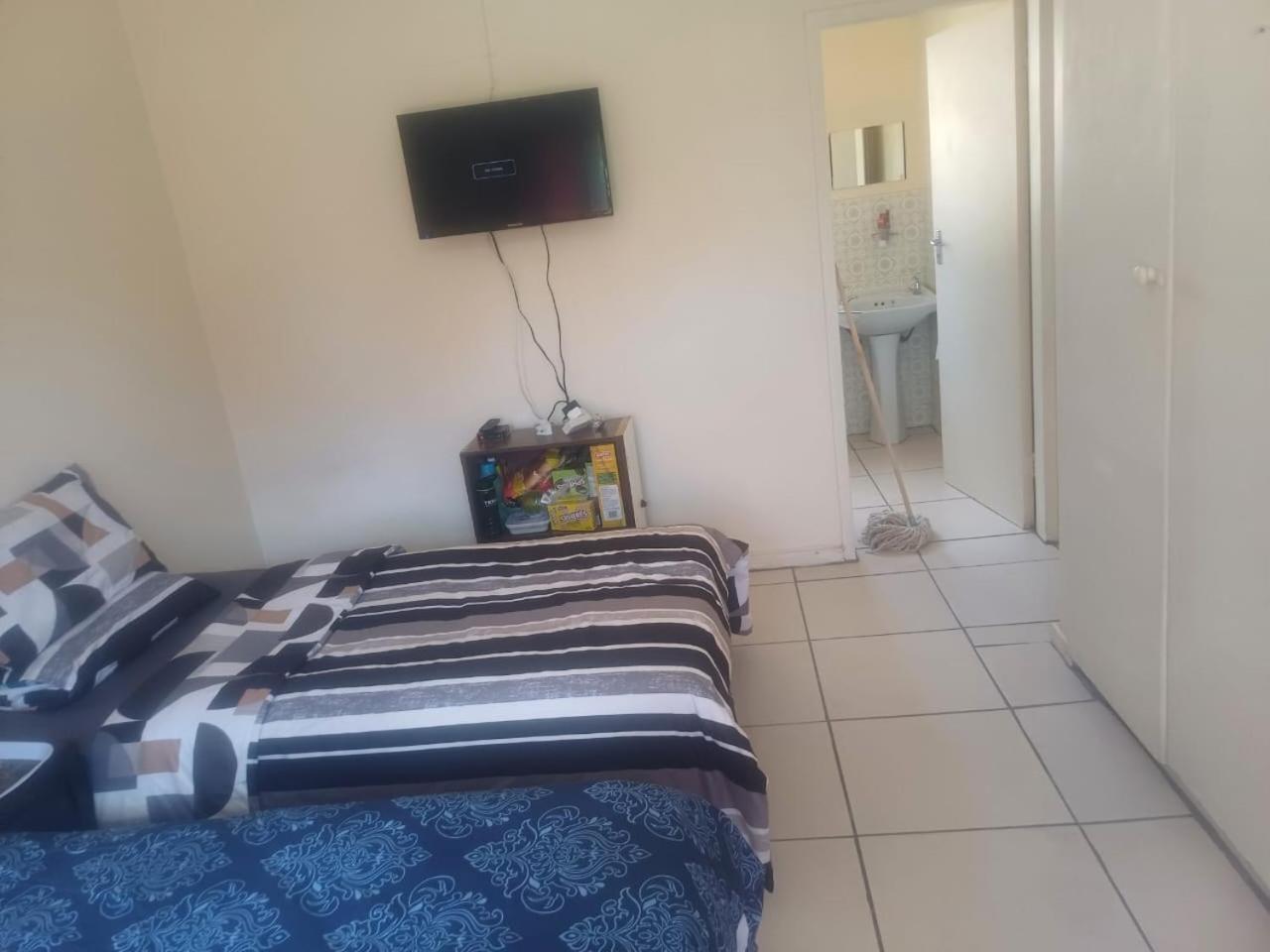 Kempton Park Lodge Birch Acres Kempton Park Bagian luar foto