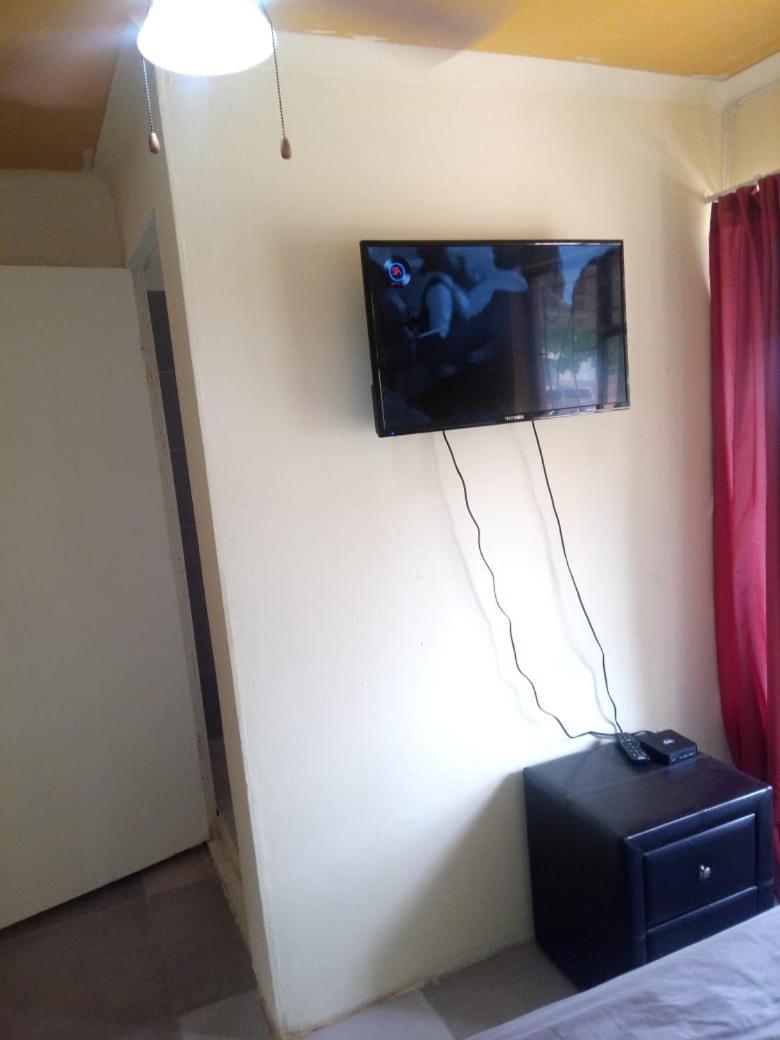 Kempton Park Lodge Birch Acres Kempton Park Bagian luar foto