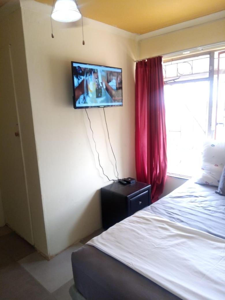 Kempton Park Lodge Birch Acres Kempton Park Bagian luar foto